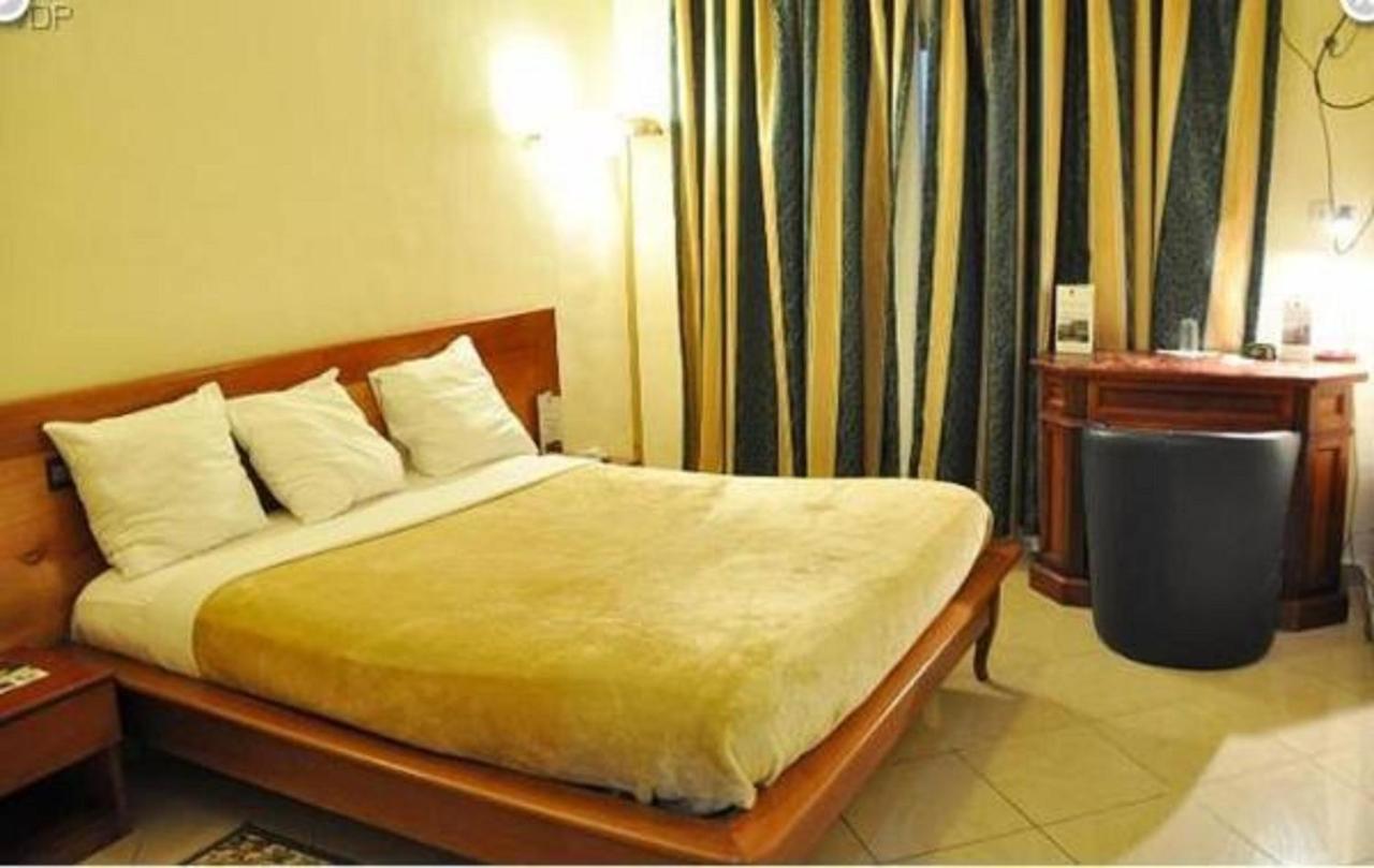 Hotel Vallee Des Princes 두알라 외부 사진