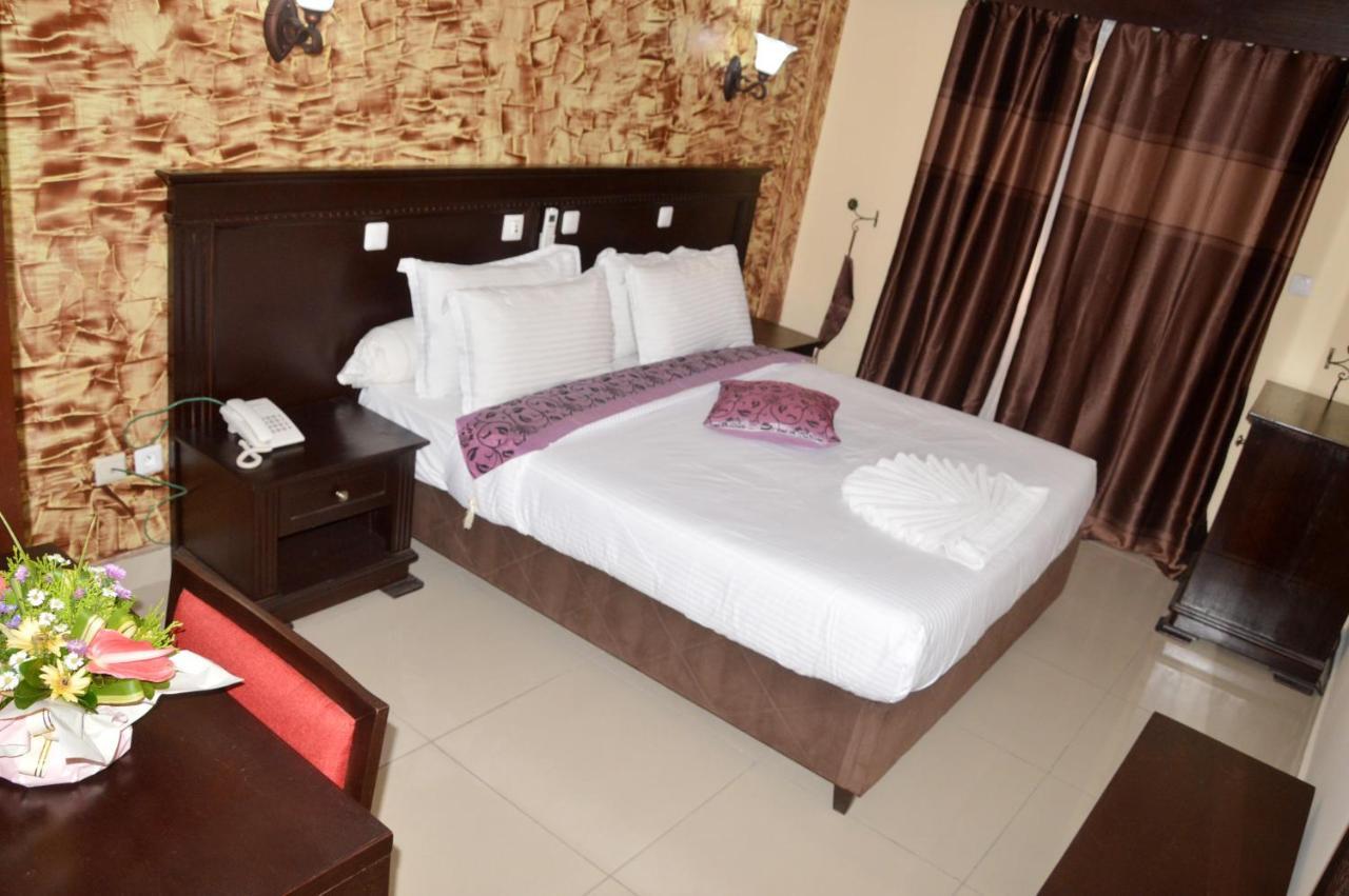 Hotel Vallee Des Princes 두알라 외부 사진